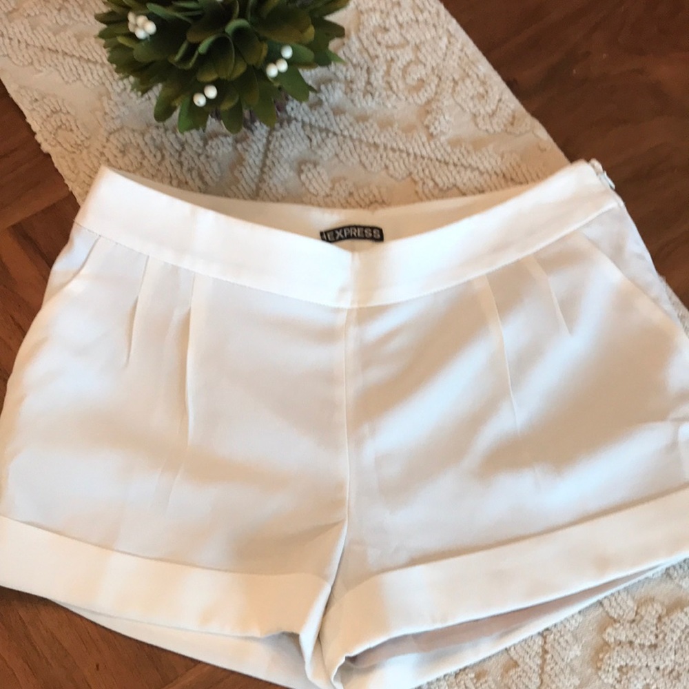 Flash sale 💥Express Ivory Lined Dress Shorts 8